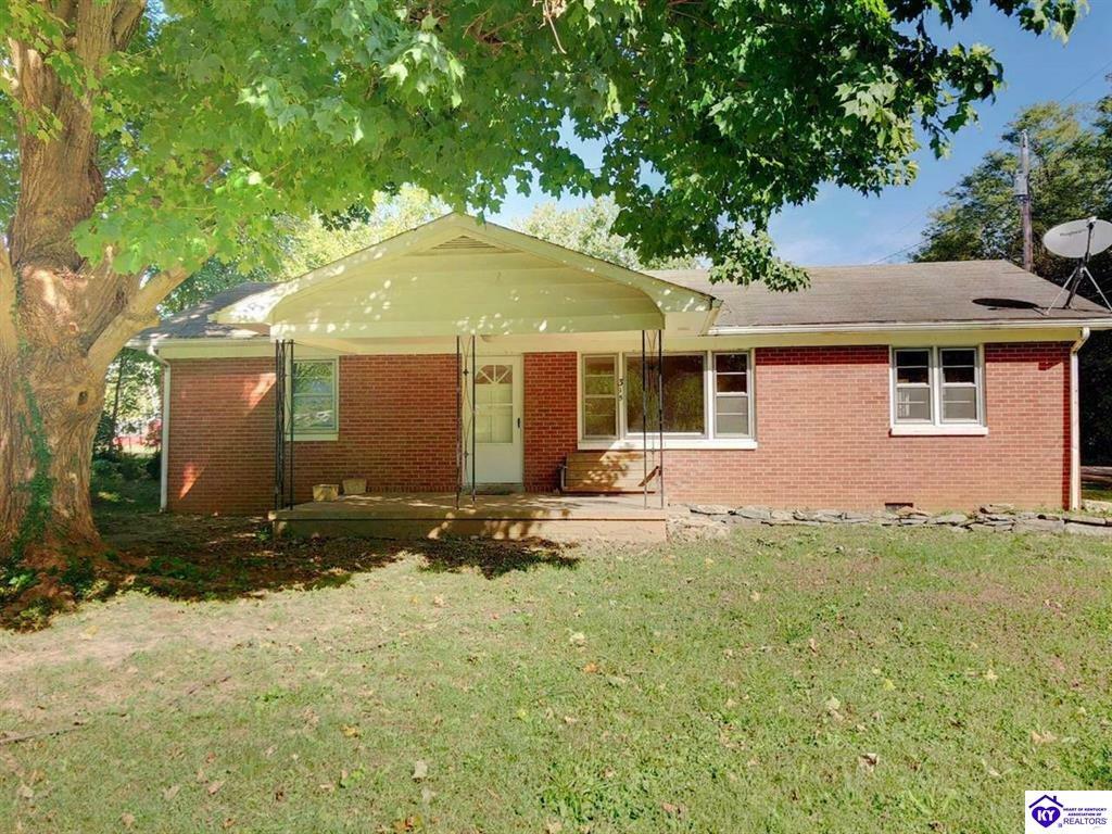 Property Photo: 315 E Walnut Street KY 40146