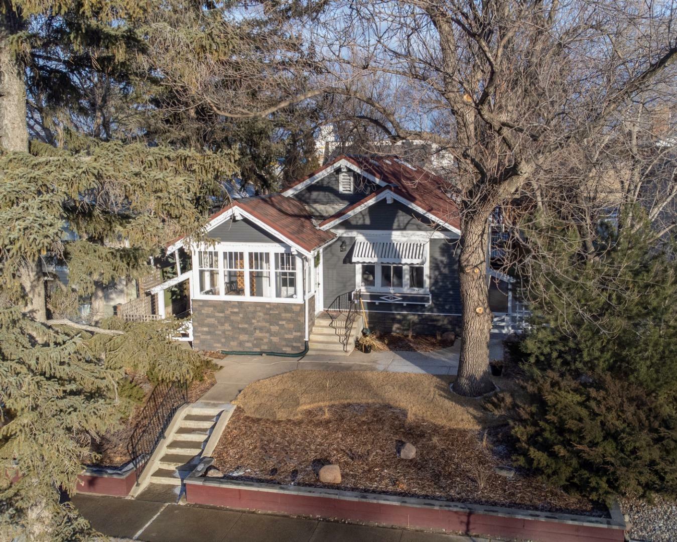 Property Photo: 315 15 Street S AB T1J 2Z1