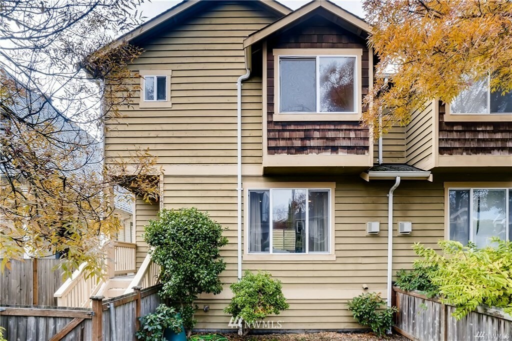 Property Photo:  5225 11th Avenue NE A  WA 98105 