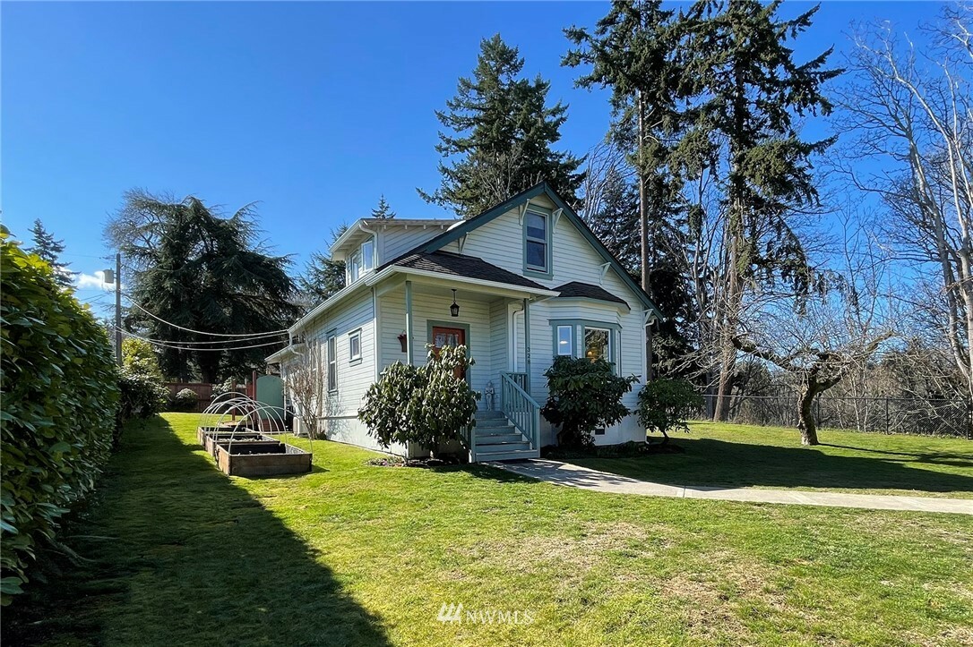 Property Photo:  328 W 14th Street  WA 98362 