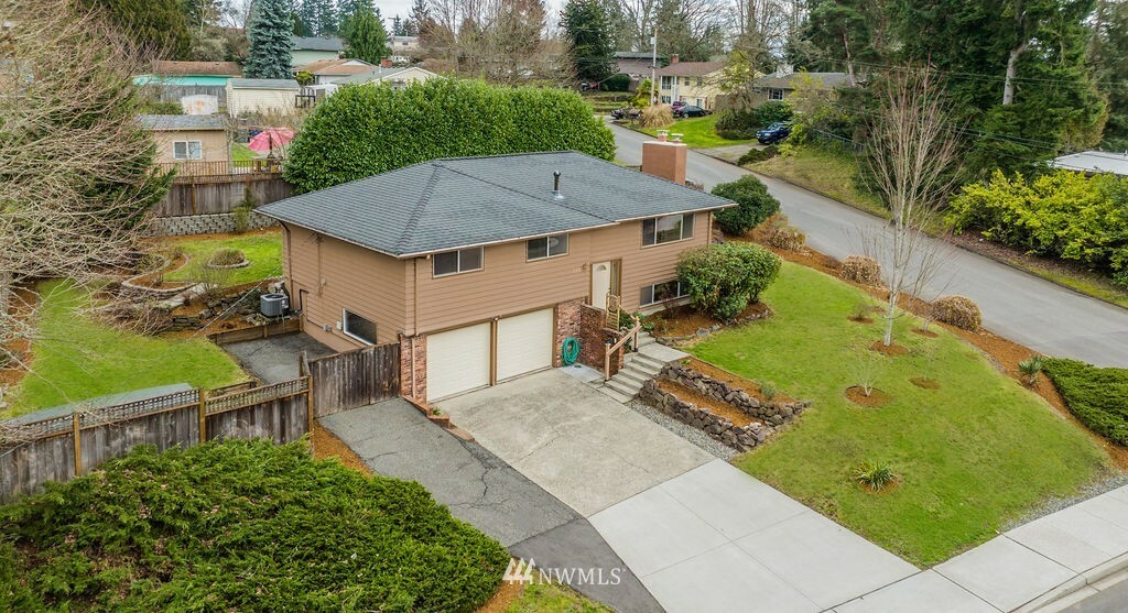 Property Photo:  316 158th Place SE  WA 98008 