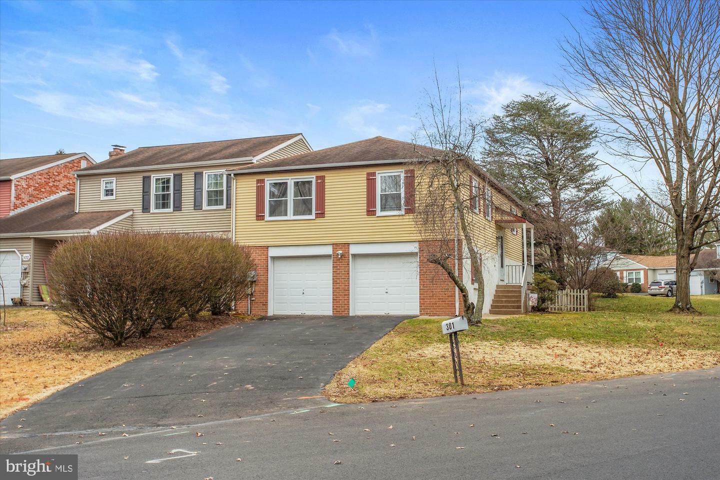 Property Photo:  301 Rocky Ct W  PA 18914 