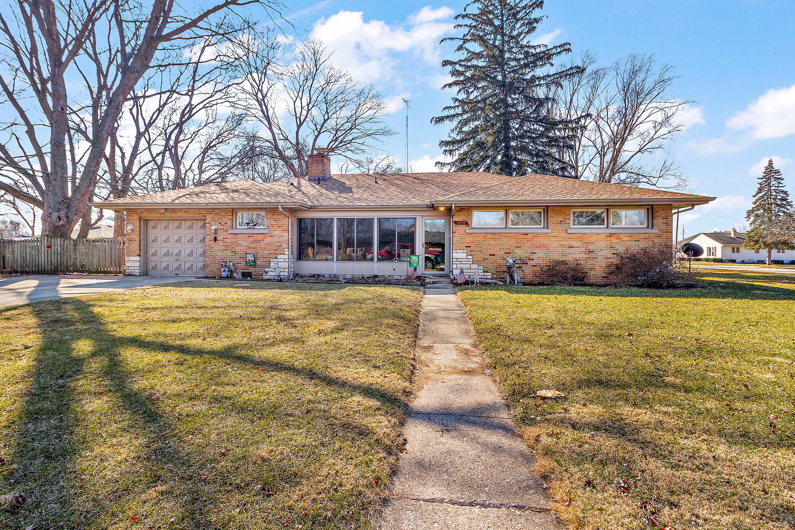 Property Photo:  1290 W Walnut Street  IL 60901 