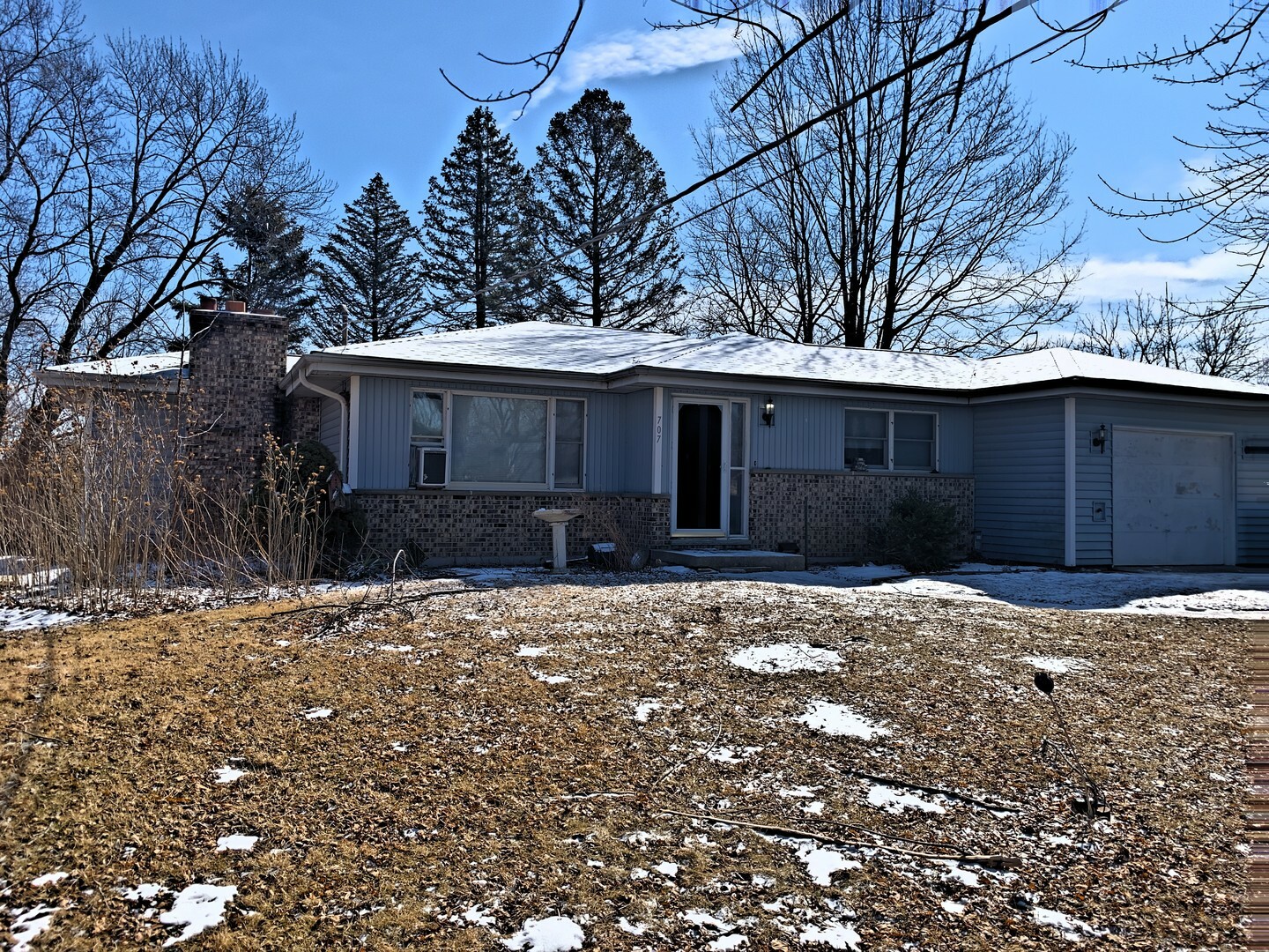 Property Photo: 707 Crestview Drive IL 60041