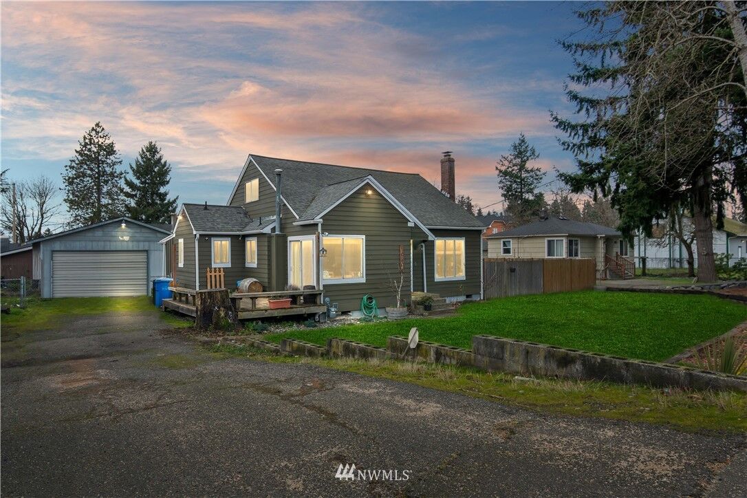 Property Photo: 10708 Park Avenue S WA 98444
