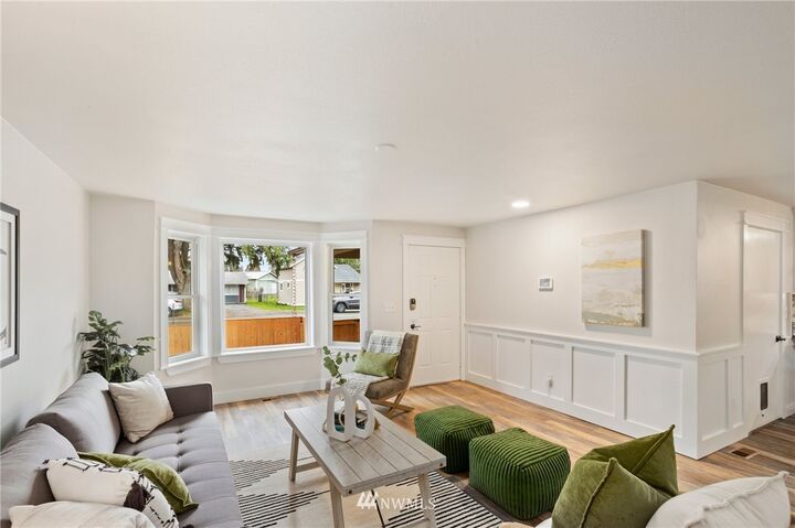 Property Photo:  309 Calistoga Street E  WA 98360 