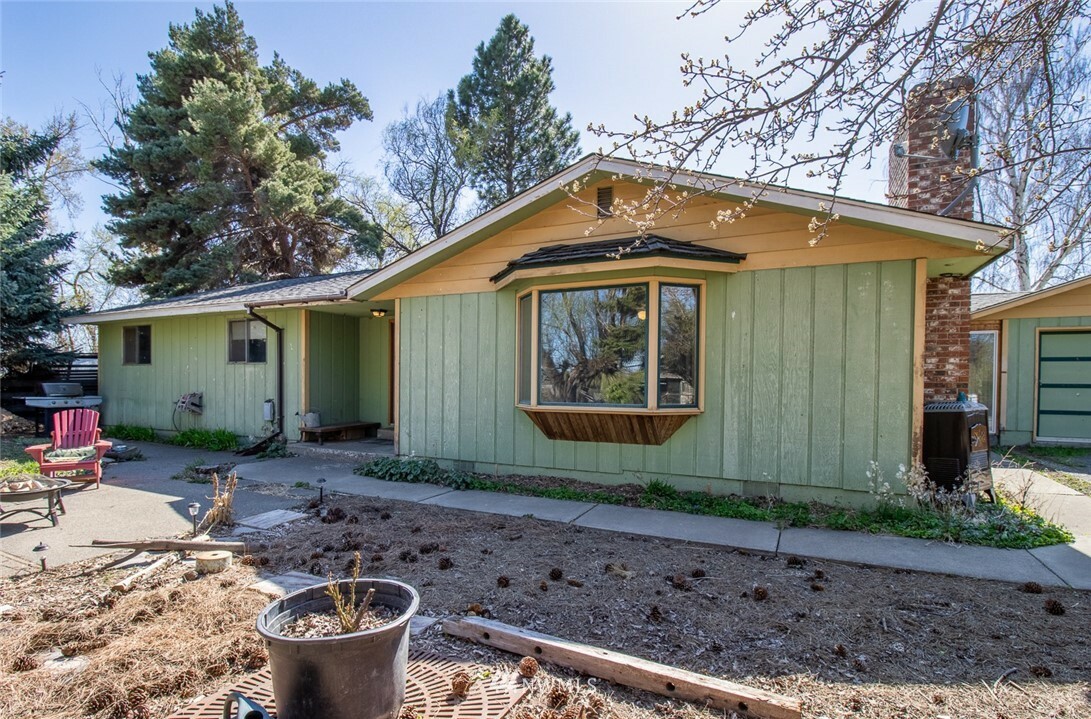 Property Photo: 2250 Thorp Cemetery Road WA 98946