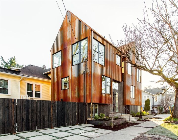 Property Photo:  2303 E Alder Street  WA 98122 