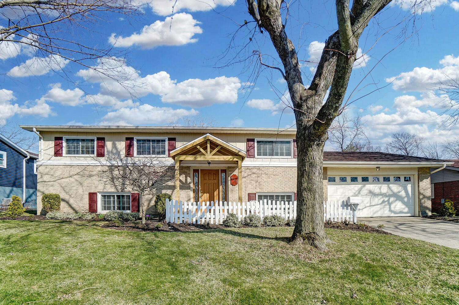 Property Photo: 835 Kenbrook Drive OH 45377