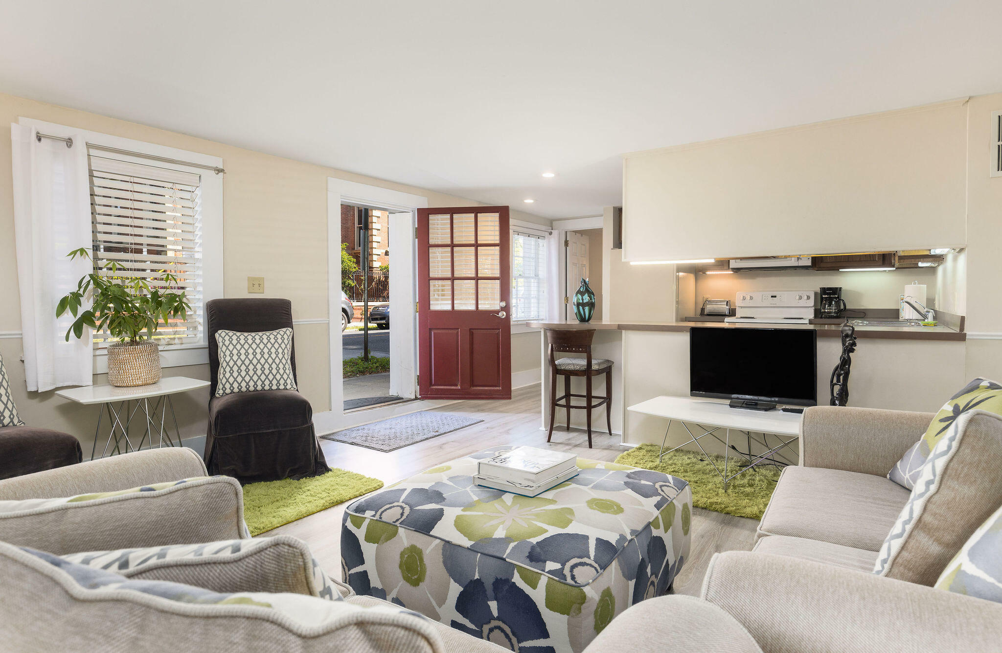 Property Photo: 151 Wentworth Street # 1B SC 29401