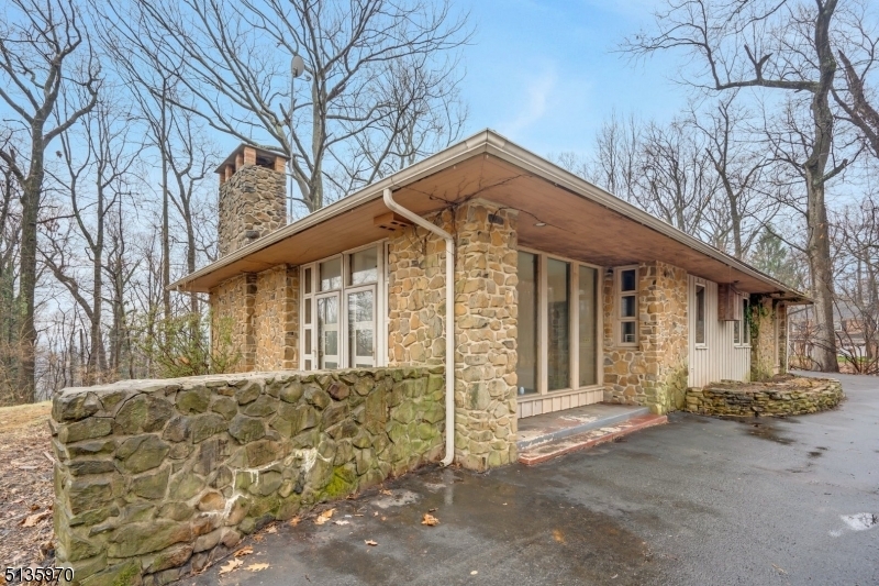 Property Photo:  1225 Johnston Dr  NJ 07069 