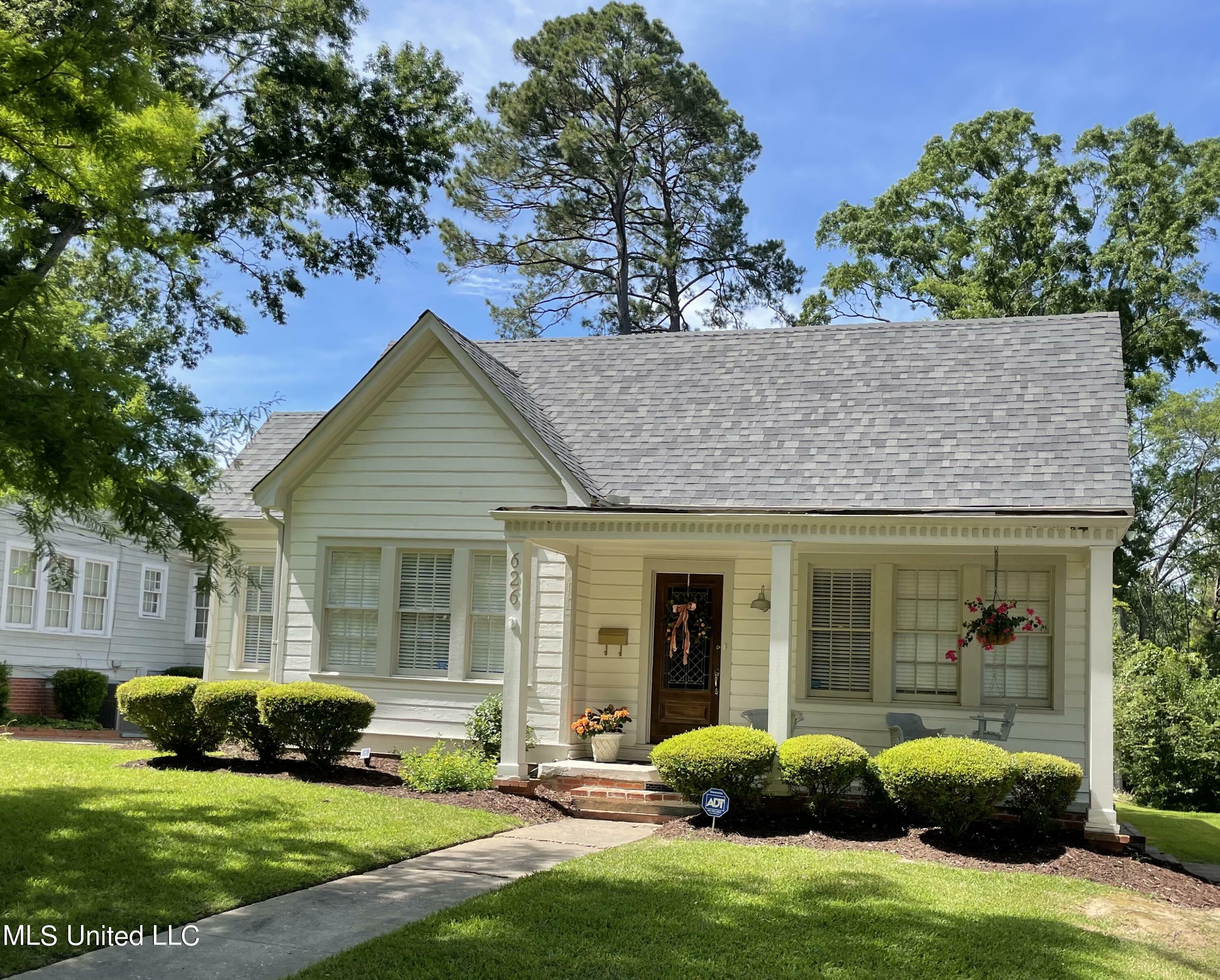 Property Photo:  626 Chickasaw Avenue  MS 39206 