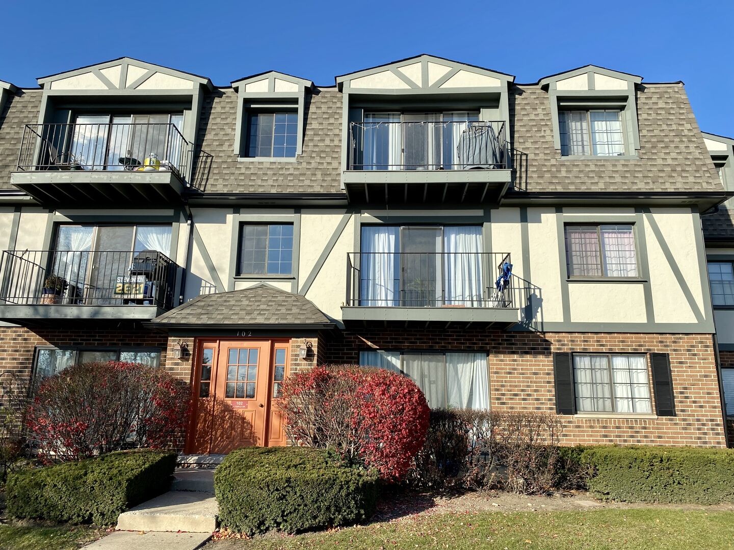 Property Photo:  102 Steeple Drive D  IL 60089 