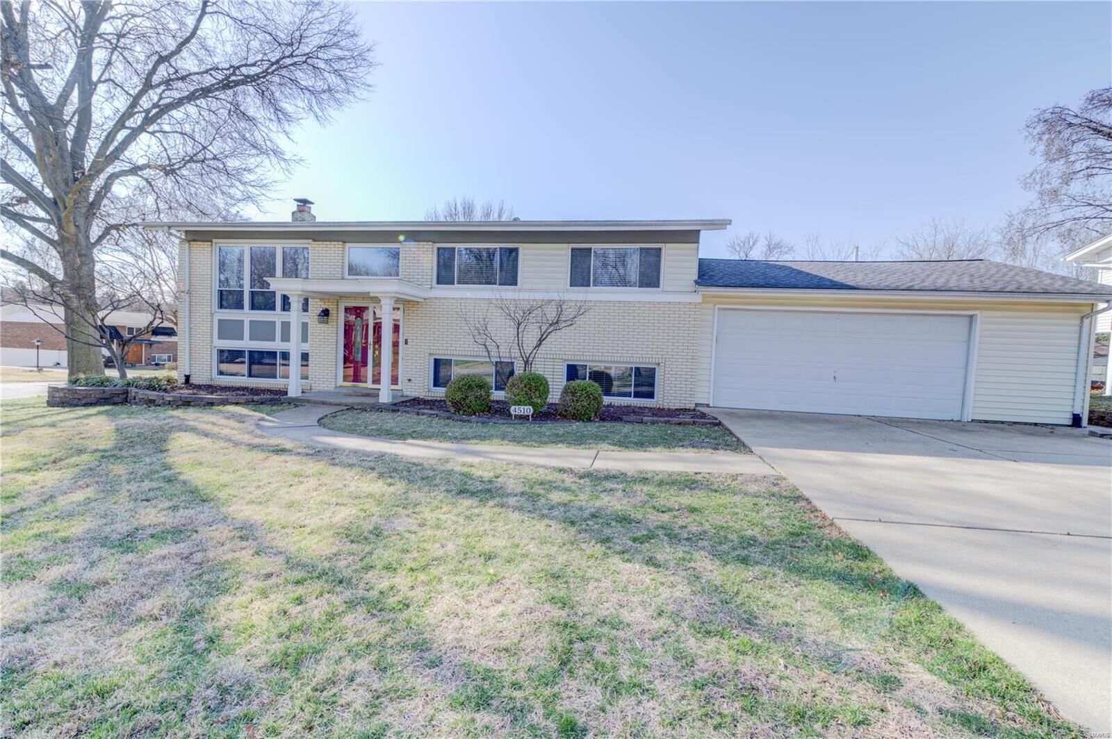 Property Photo: 4510 Haverleigh Terrace MO 63128