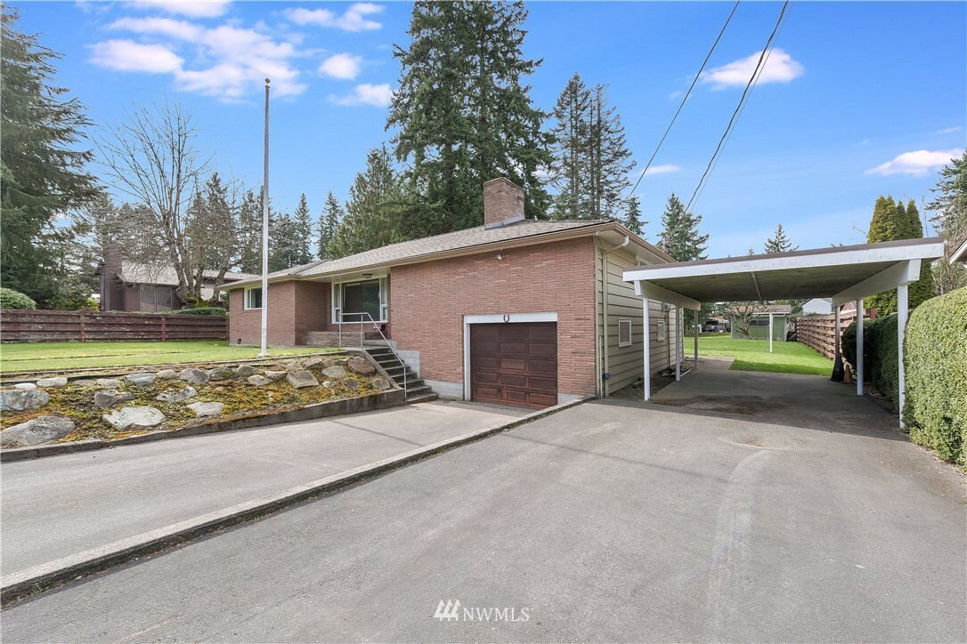 Property Photo:  6828 Lower Ridge Road  WA 98203 