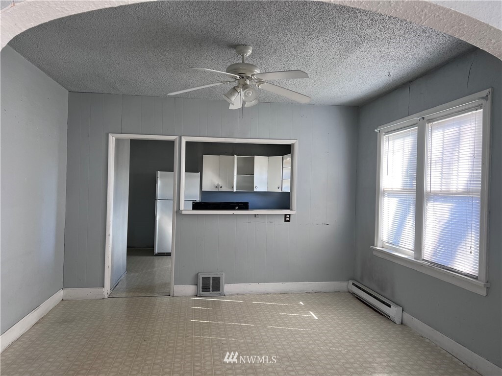 Property Photo:  707 N Piere Street  WA 98801 