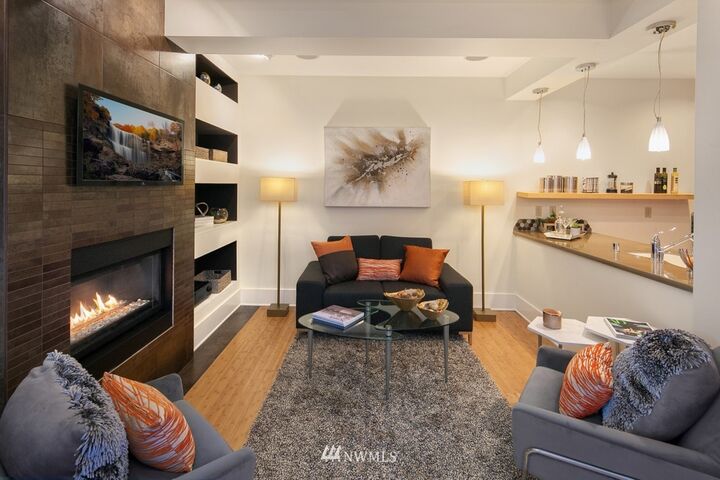 Property Photo:  744 Harvard Avenue E 102  WA 98102 