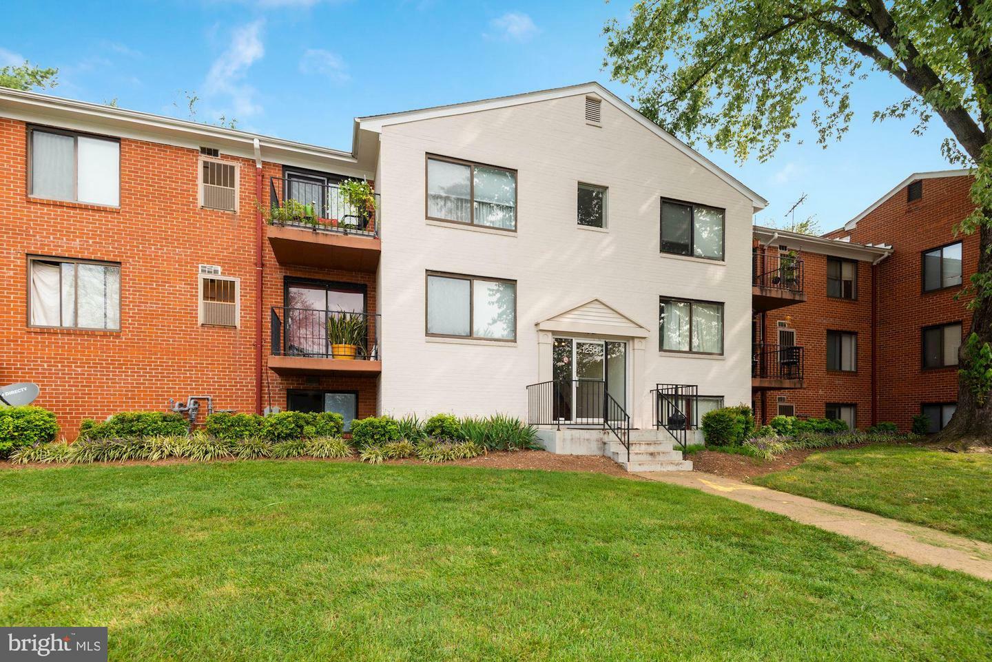 Property Photo: 125 Clubhouse Drive H SW 2 VA 20175