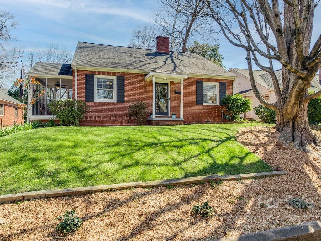 Property Photo: 717 Woodruff Place NC 28208