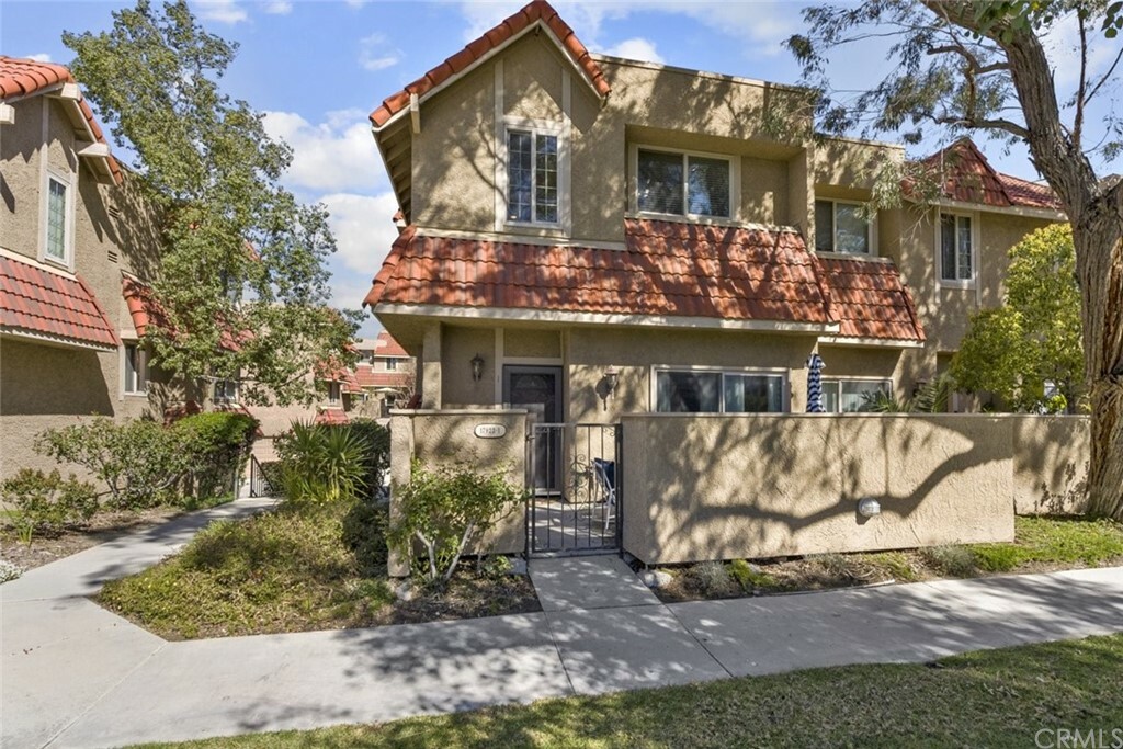 Property Photo:  17922 River Circle 1  CA 91387 