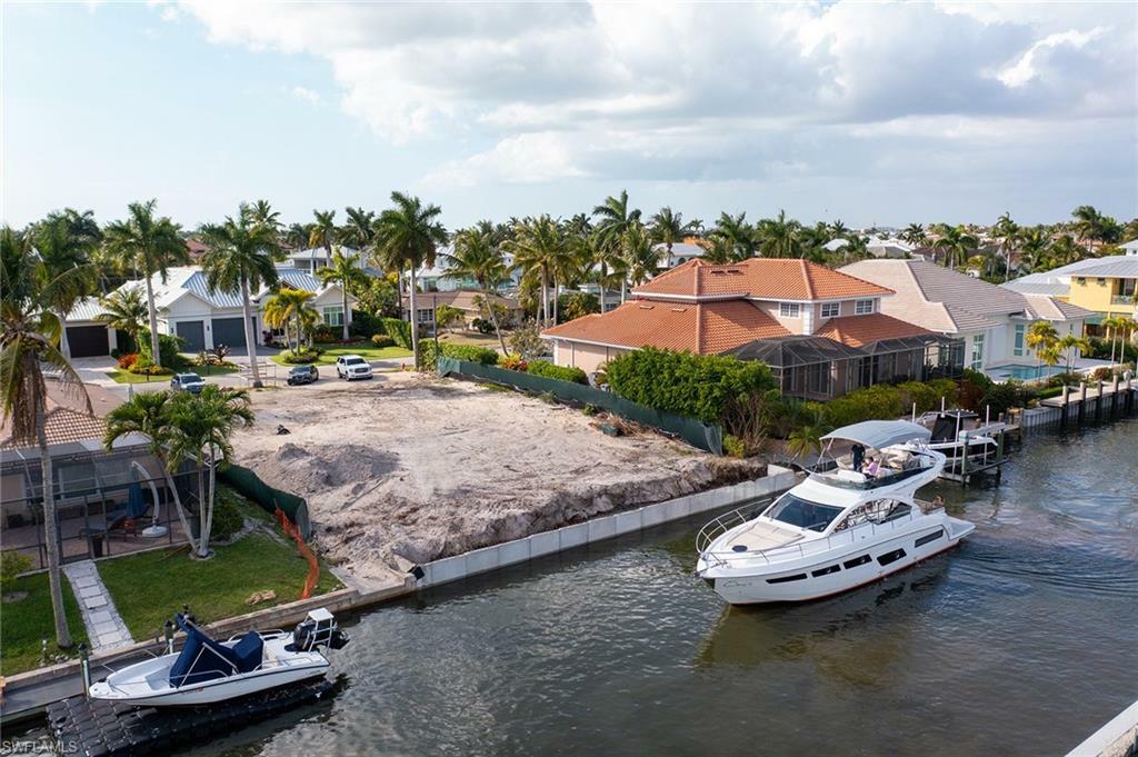 Property Photo:  2043 Tarpon Rd 17  FL 34102 