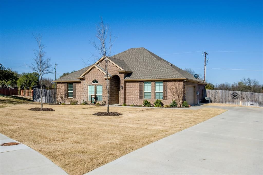 Property Photo:  1204 Royse Ridge Road  TX 75119 