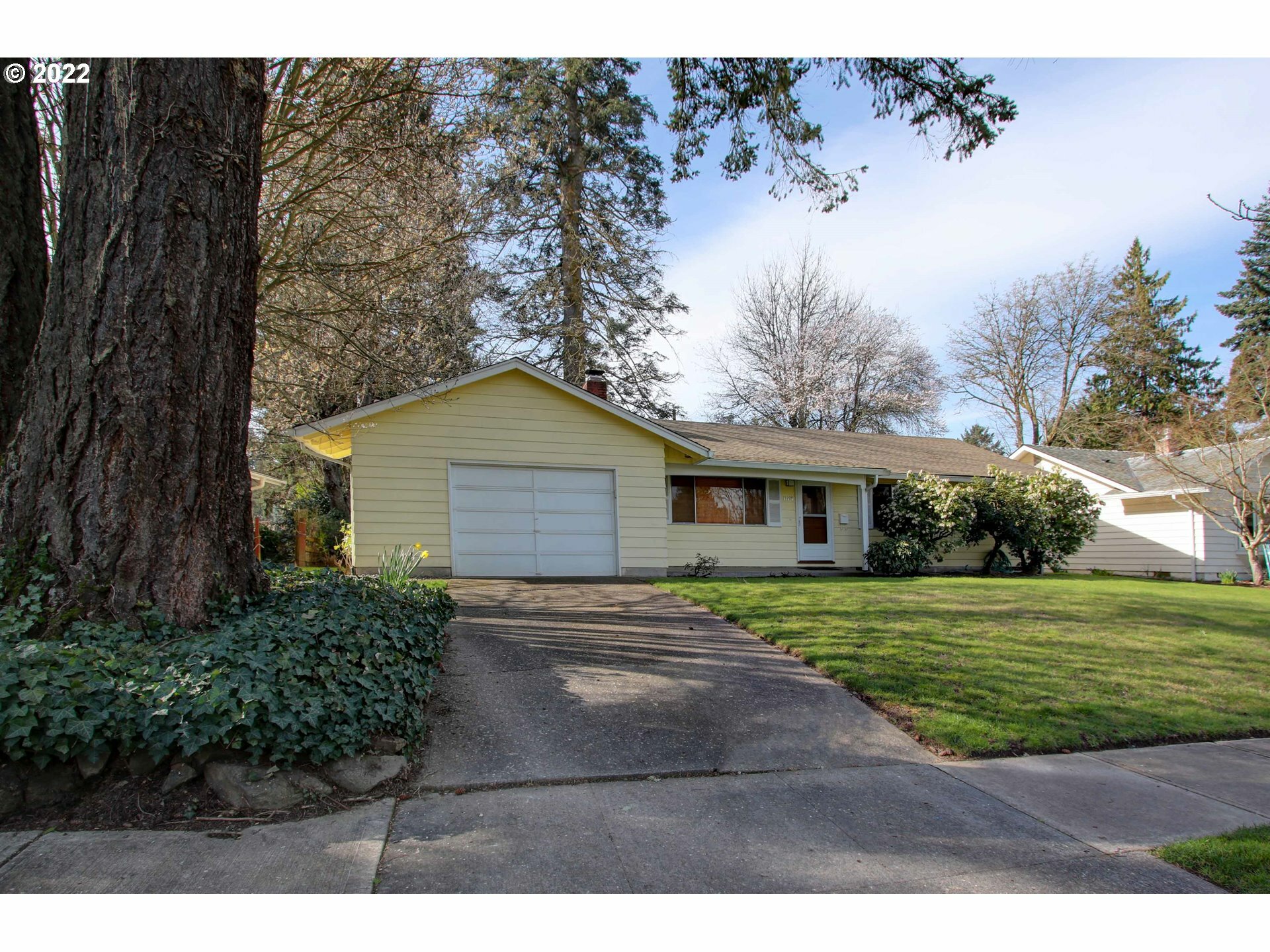 Property Photo:  12720 SW Glenhaven St  OR 97225 