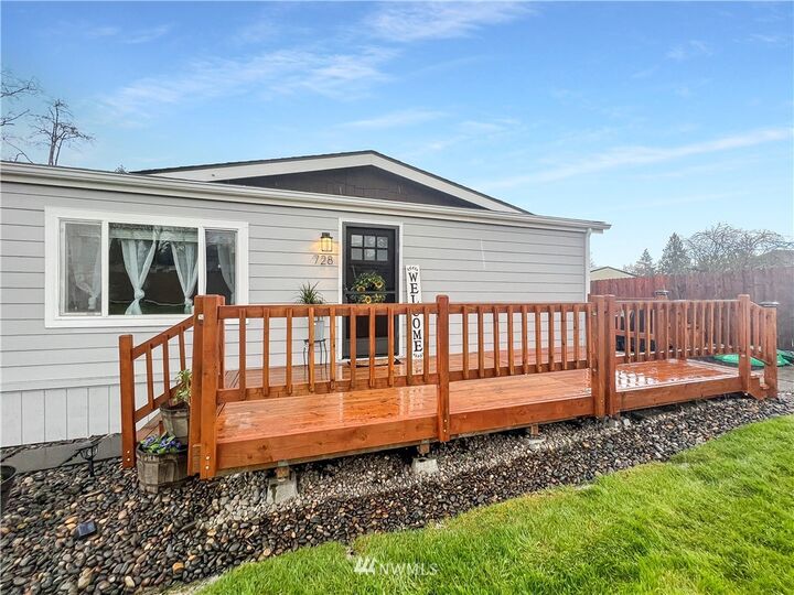 Property Photo: 728 S Nevada Drive WA 98632