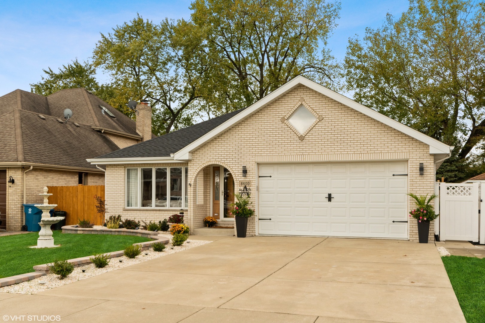 Property Photo: 8600 Mansfield Avenue IL 60459