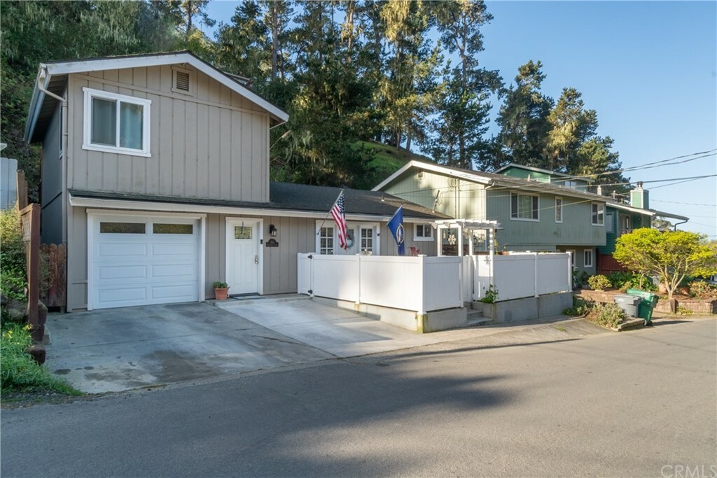 Property Photo:  924 Sheffield Street 4  CA 93428 