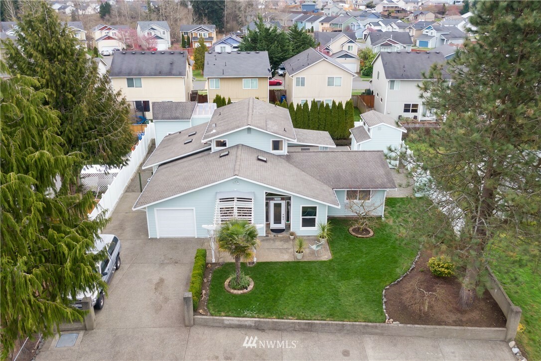 Property Photo:  19411 Aurora Drive E  WA 98387 