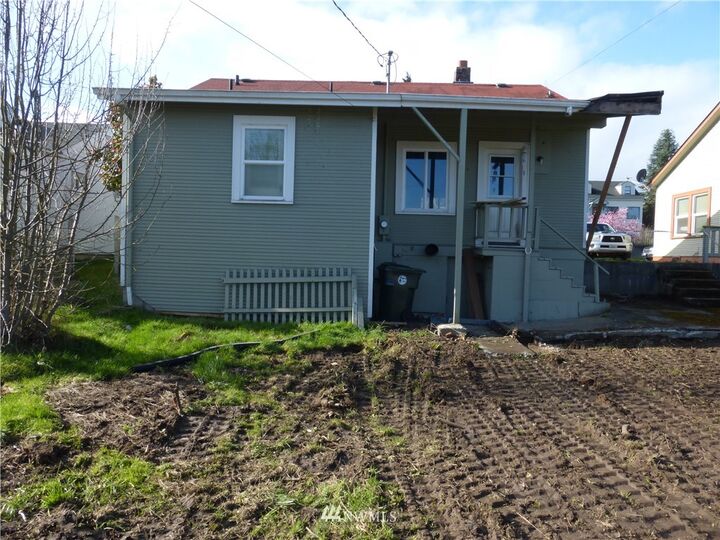 Property Photo: 313 E 11th Street WA 98362