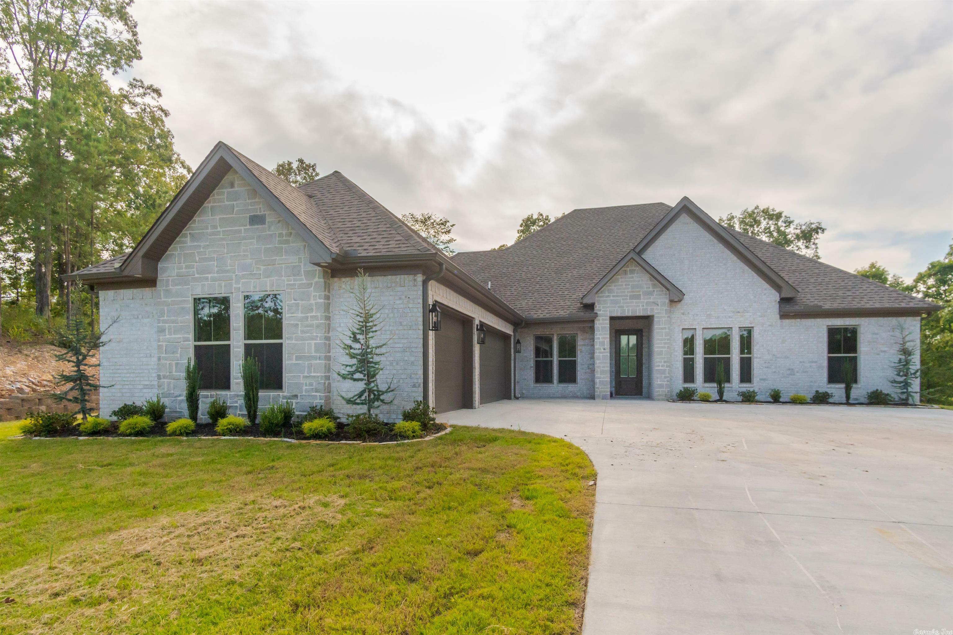 Property Photo:  555 Glenwood Springs Drive  AR 72210 