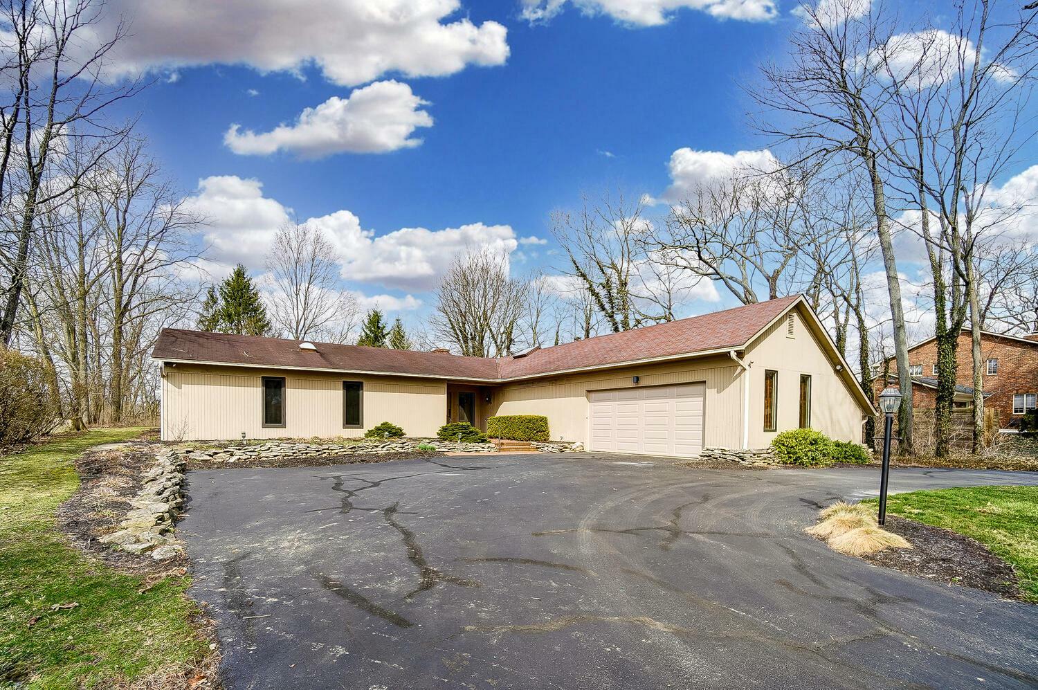 Property Photo: 6889 Hardwood Drive OH 43119