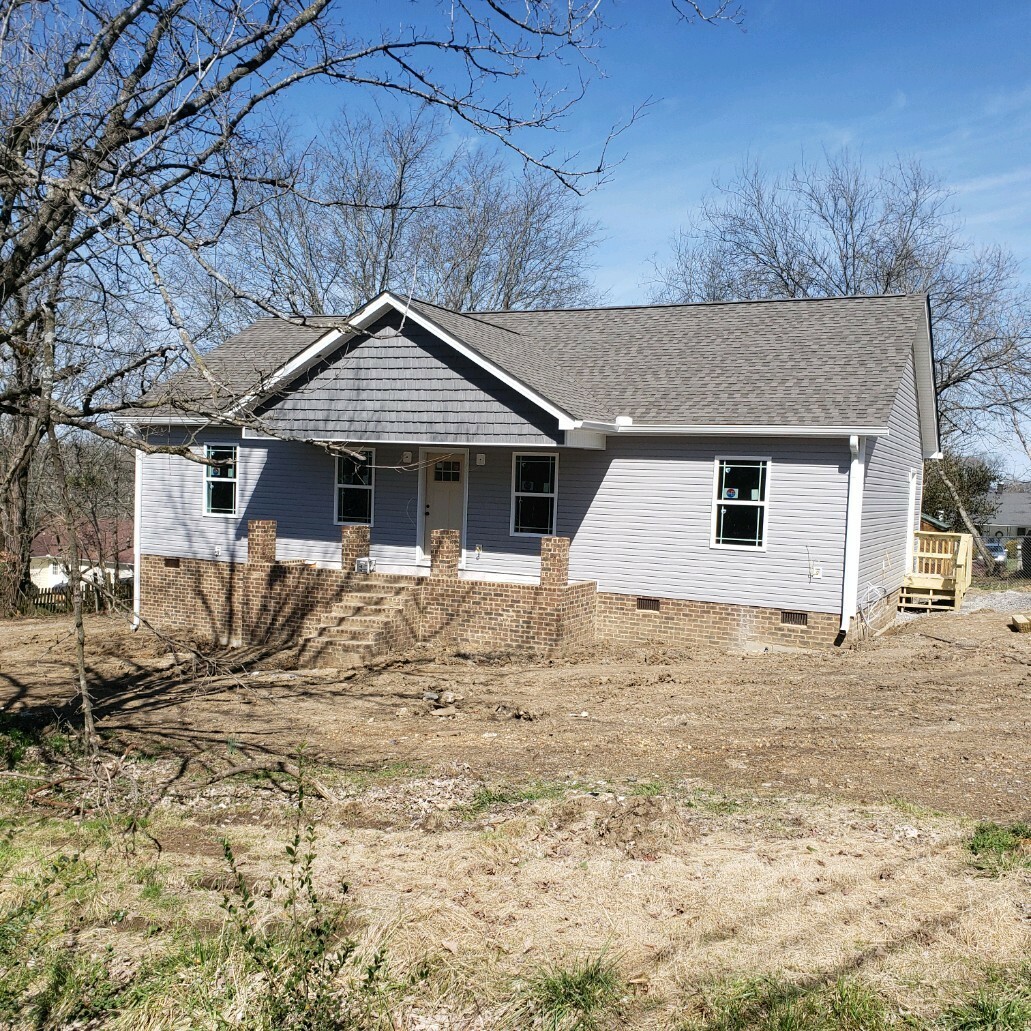 Property Photo:  311 Broad St  TN 37183 