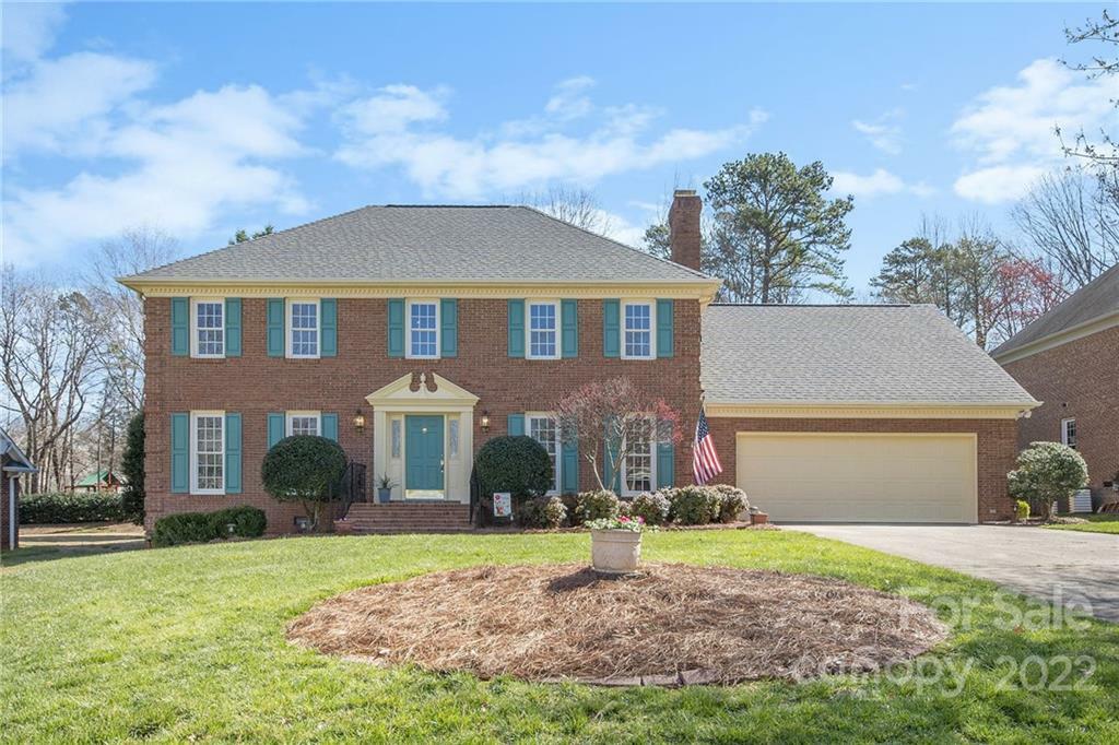 Property Photo: 2017 Draymore Lane NC 28105