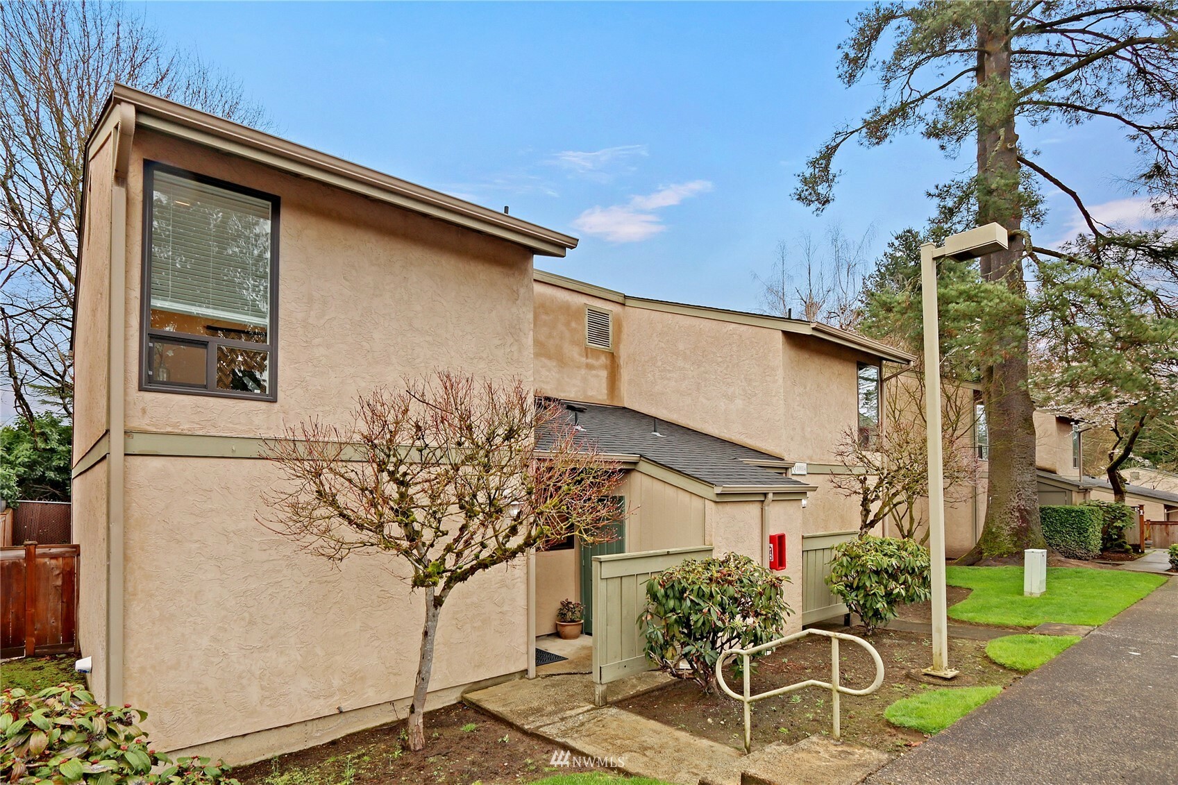 Property Photo: 10014 NE 138th Place Q2 WA 98034