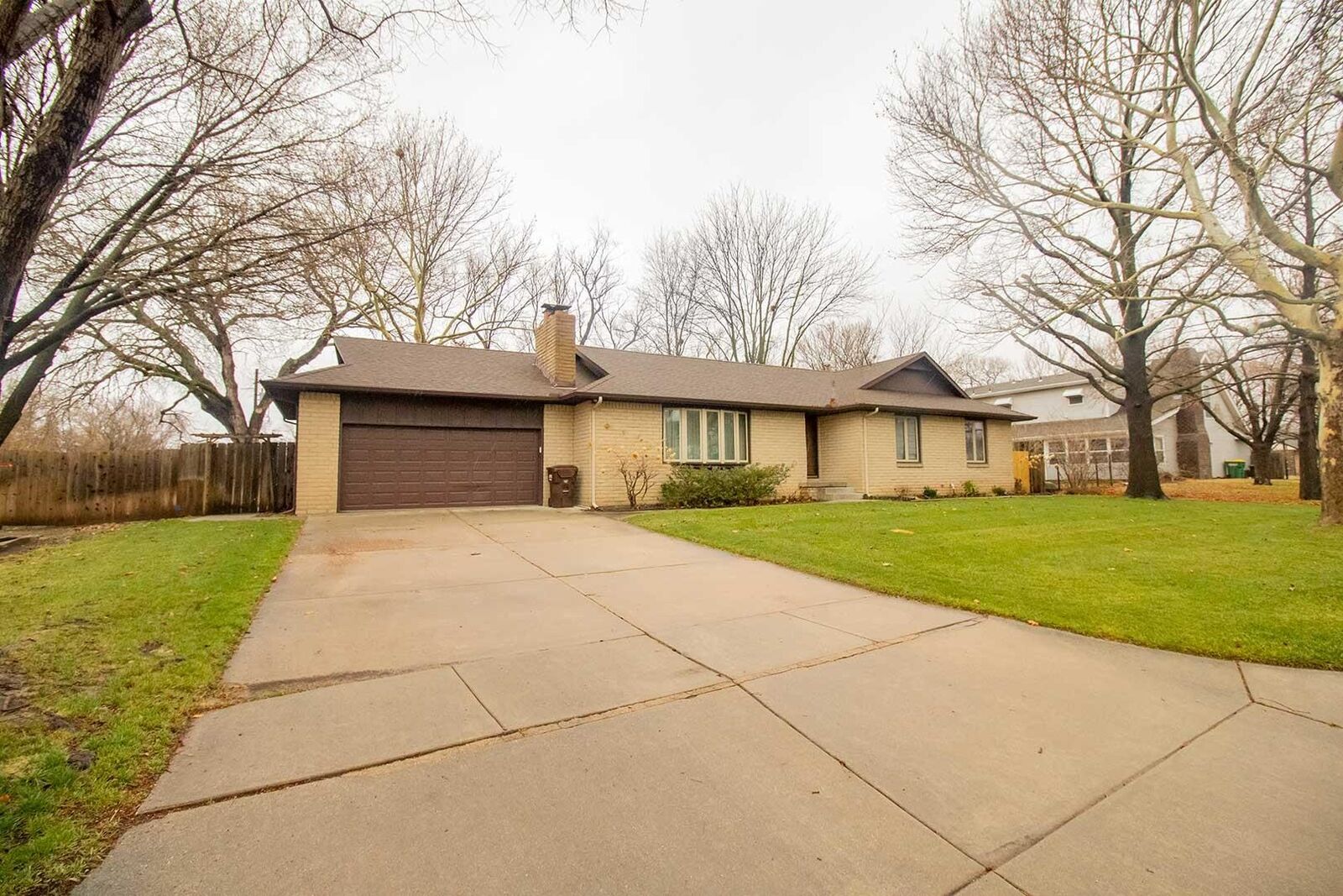Property Photo: 2060 N Westridge Ct KS 67203