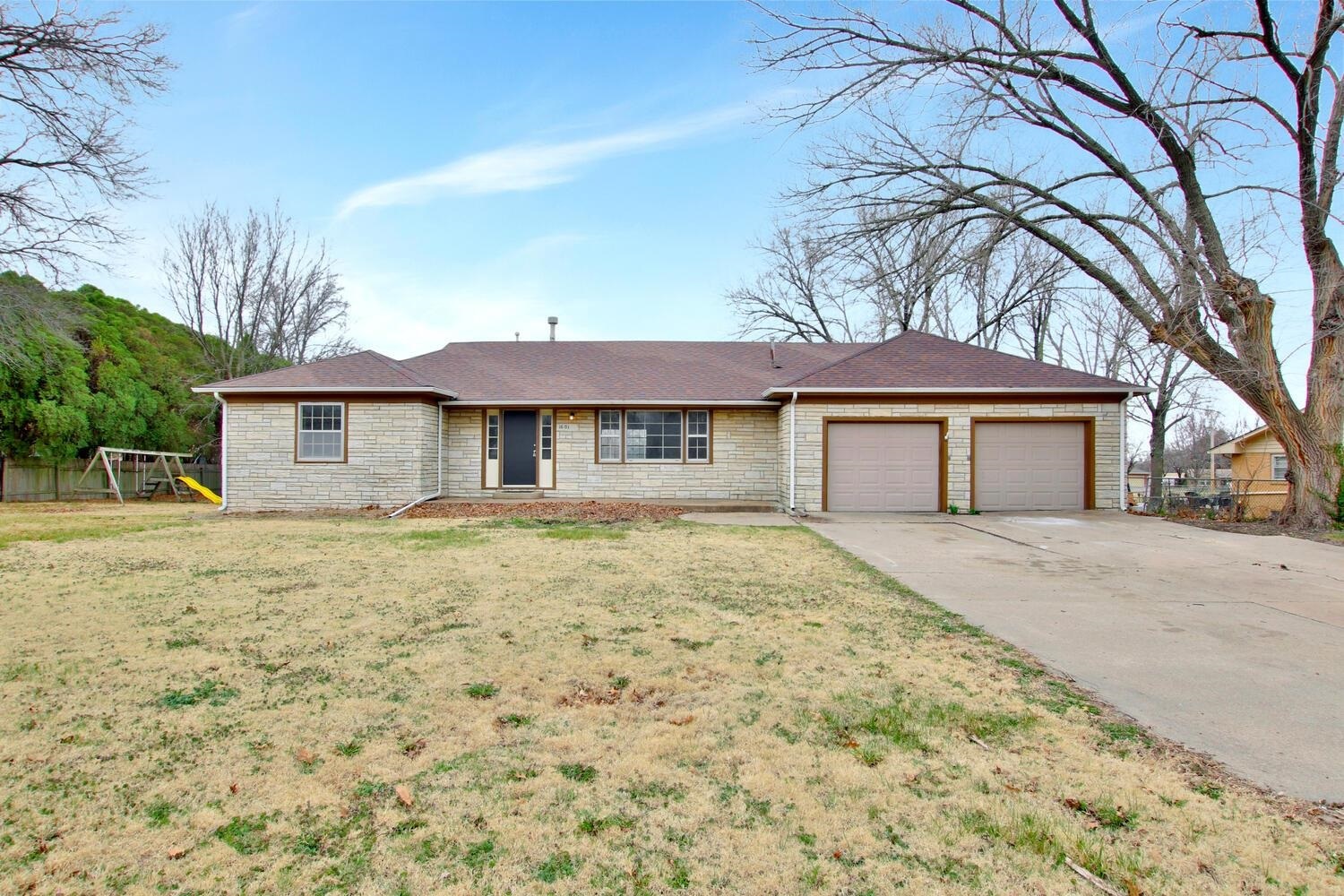 Property Photo:  1601 Park Ln  KS 67010 