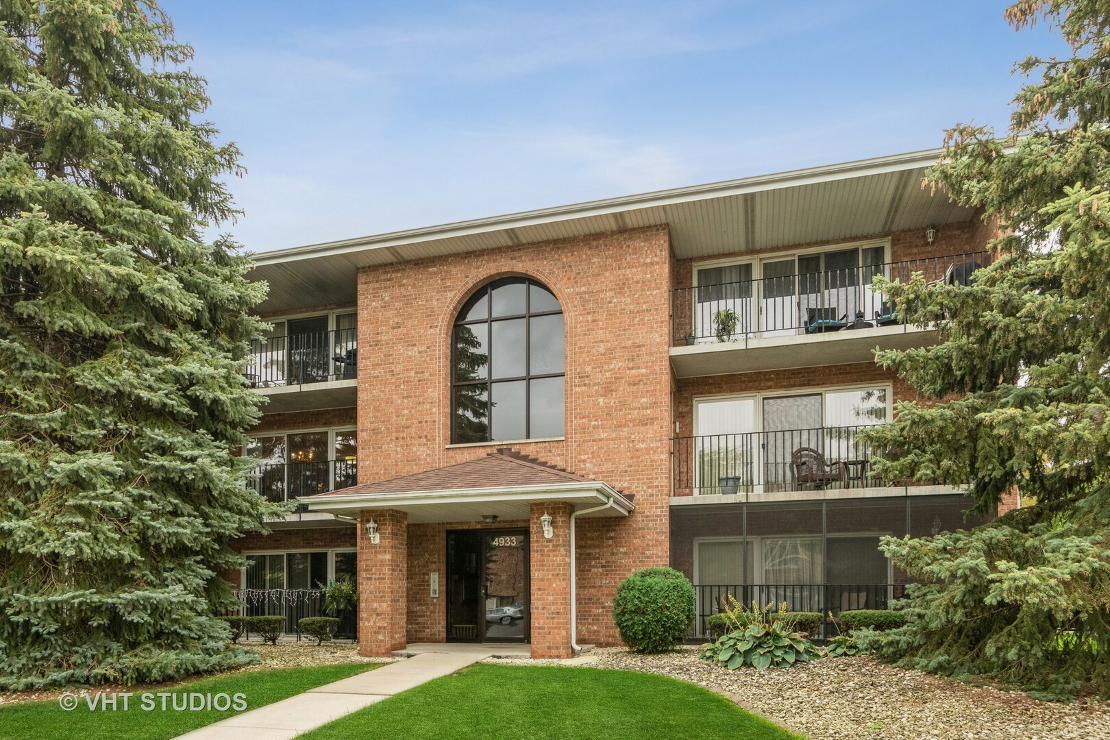 Property Photo:  4933 E Circle Drive 109  IL 60418 