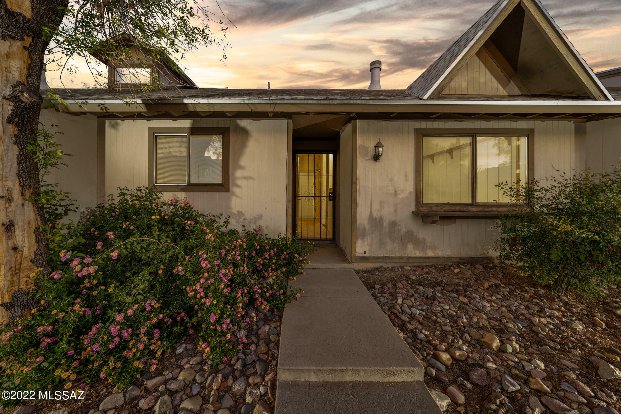 Property Photo:  2747 N Malibu Drive  AZ 85705 