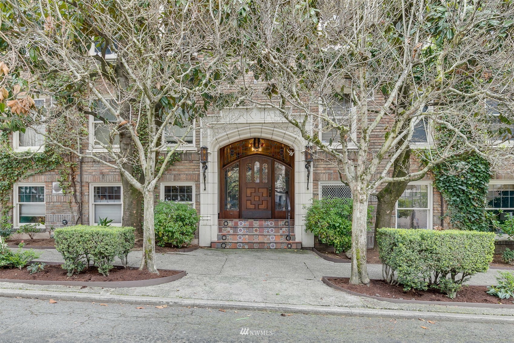 Property Photo:  400 Boylston Avenue E 1  WA 98102 