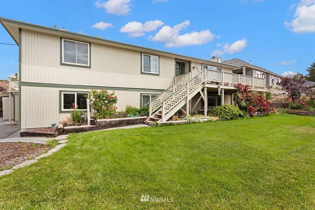 Property Photo:  2049 S Beaumont Drive  WA 98837 