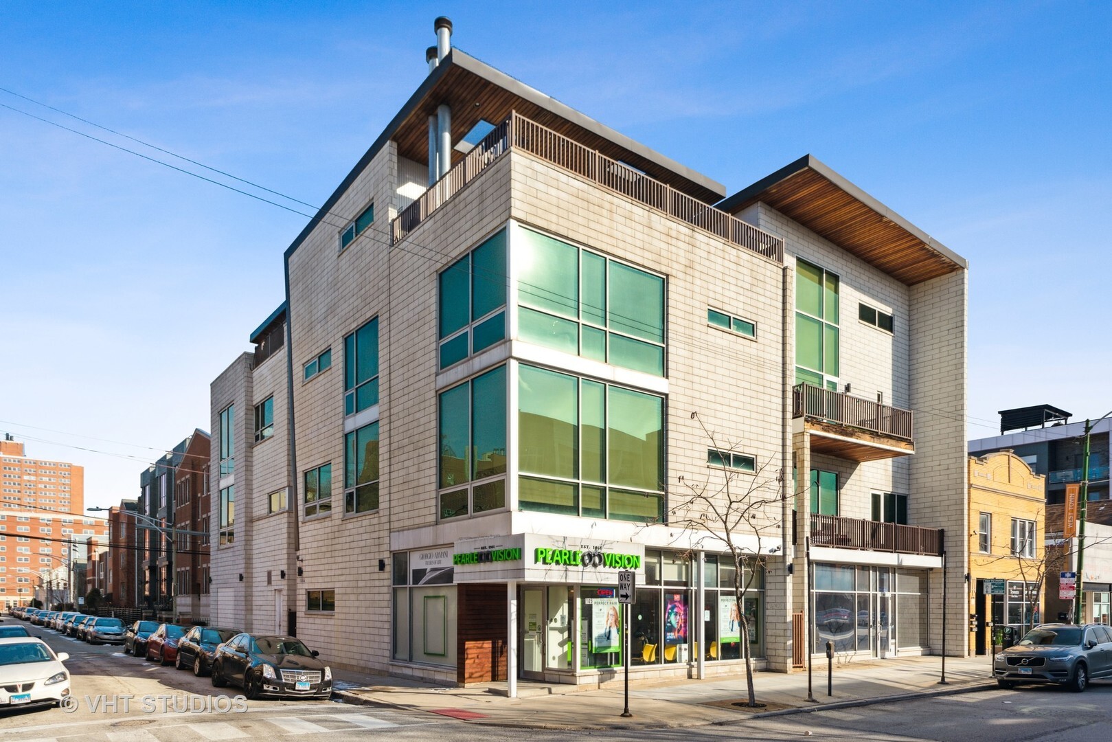 Property Photo: 1555 W Pearson Street B IL 60642