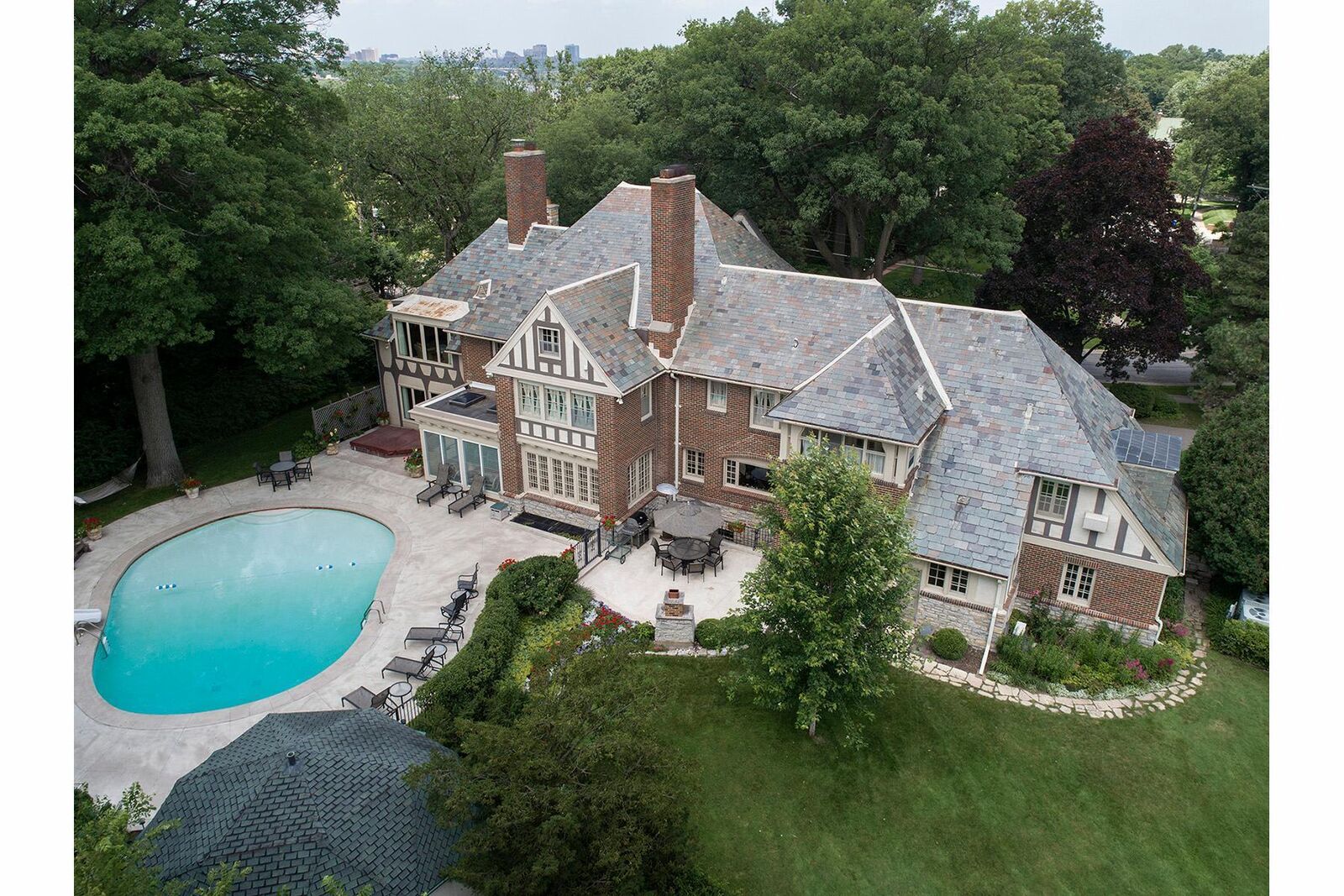 Property Photo:  71 Otis Lane  MN 55104 