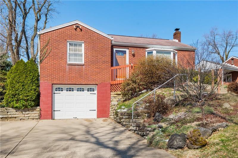 Property Photo: 407 Colonial Dr PA 15146