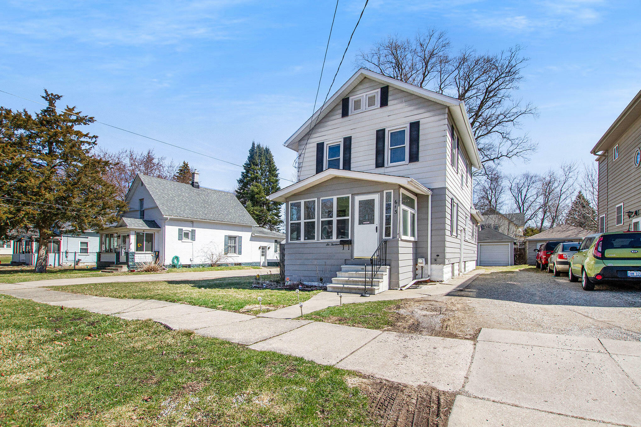 Property Photo:  613 Loomis Street  MI 49202 