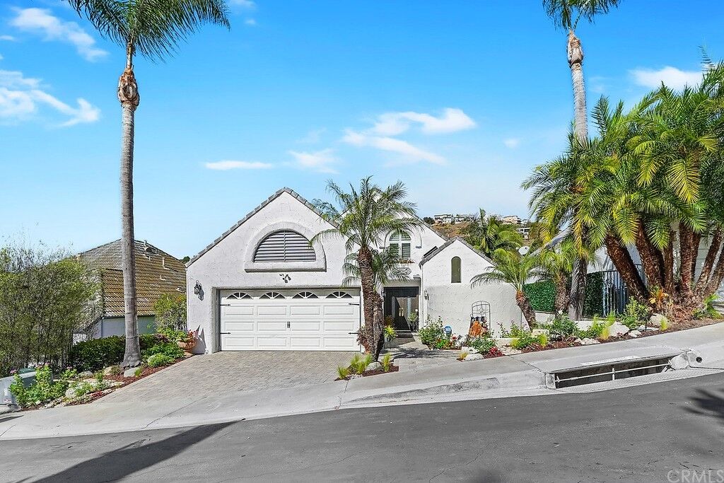 Property Photo:  117 Avenida Mesita 6  CA 92673 