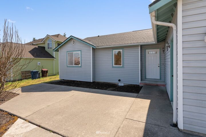Property Photo:  1905 39th Street  WA 98221 