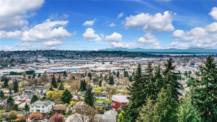 Property Photo:  4421 Greenwood Avenue N A402  WA 98103 